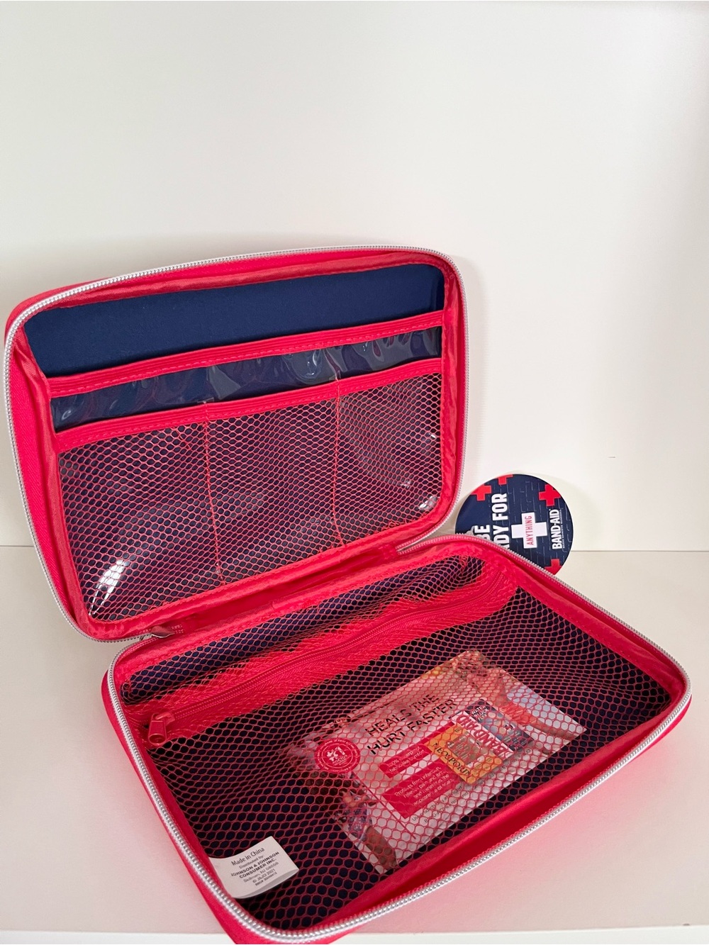 First aid train case - Picture 10 of 16